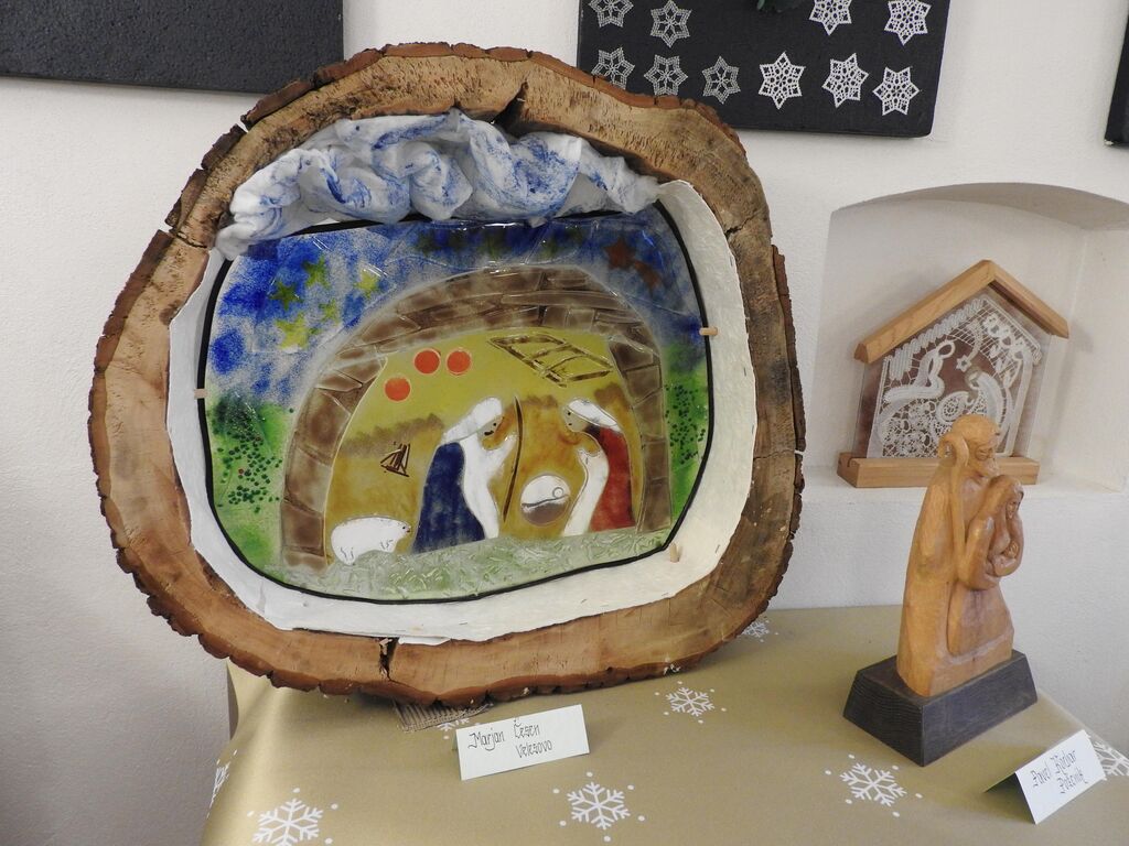 Razstava jaslic v Petrovčevi hiši