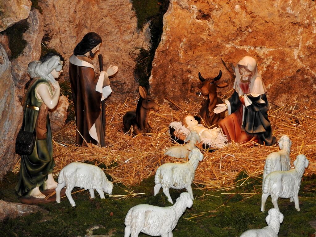 V Dvorjah petič postavili jaslice pod vaško lipo