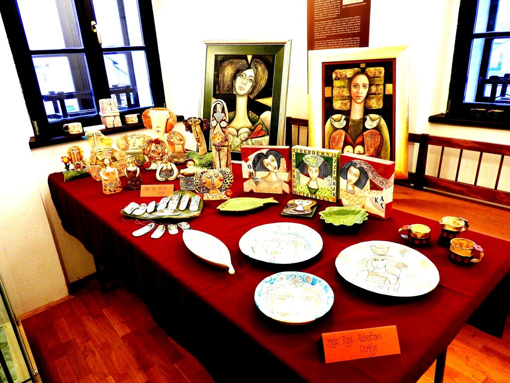 Razstava - v poklon vsem ženam, dekletom in predvsem materam ob njihovem prazničnem marcu