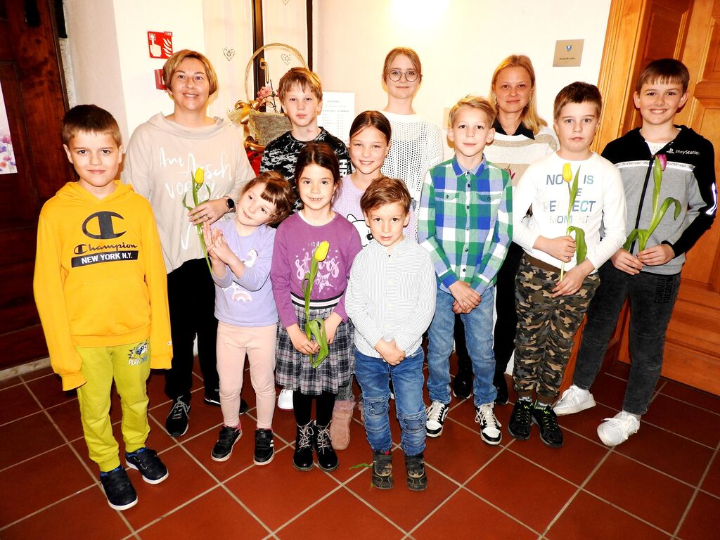 Razstava - v poklon vsem ženam, dekletom in predvsem materam ob njihovem prazničnem marcu