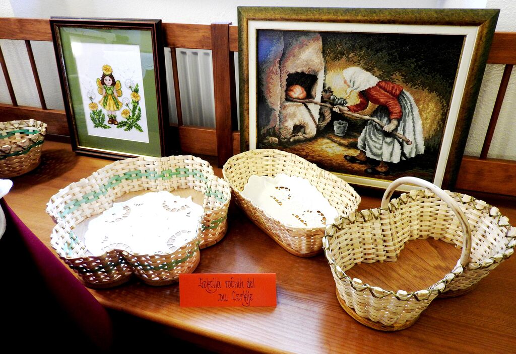 Razstava - v poklon vsem ženam, dekletom in predvsem materam ob njihovem prazničnem marcu