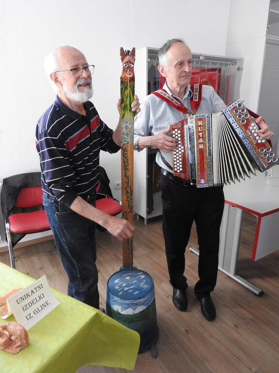 Skupina Rožce navdušila obiskovalce z ročnimi deli