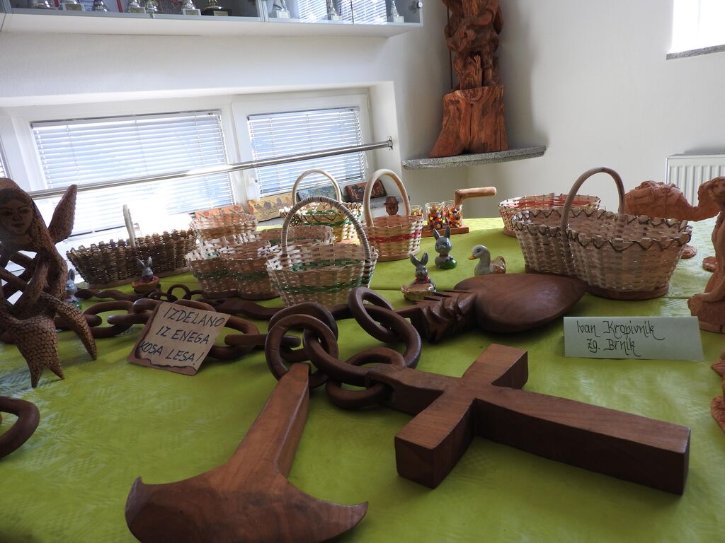 Skupina Rožce navdušila obiskovalce z ročnimi deli