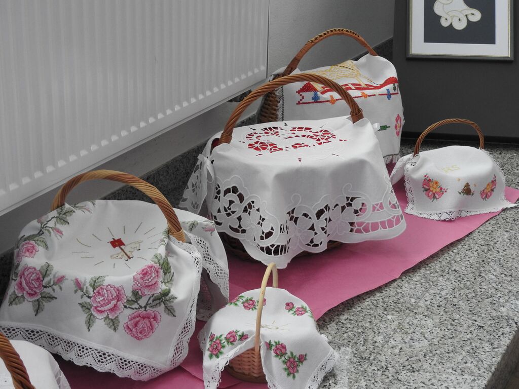 Skupina Rožce navdušila obiskovalce z ročnimi deli