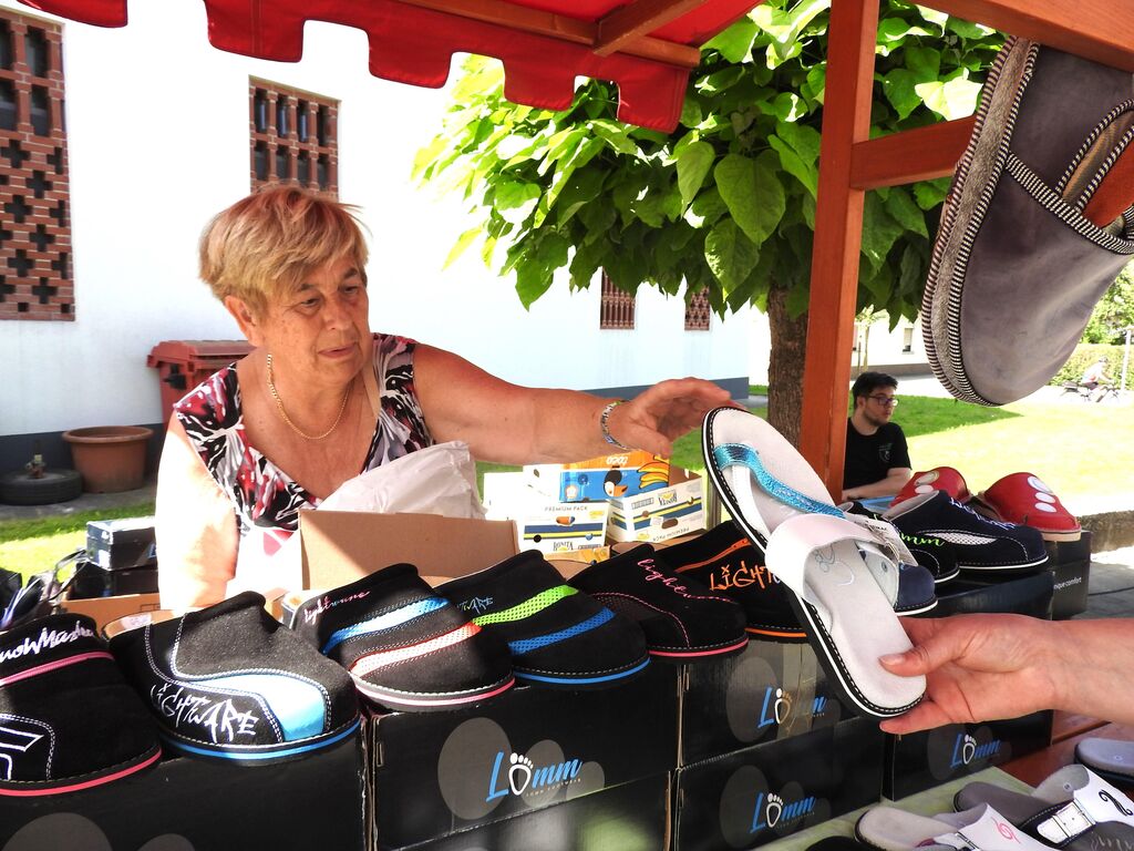 Cerkljanska tržnica na novi lokaciji pred Kmetijsko zadrugo Cerklje