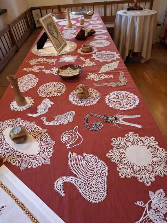 Lastovke razstavile čipke, ki so navdušile