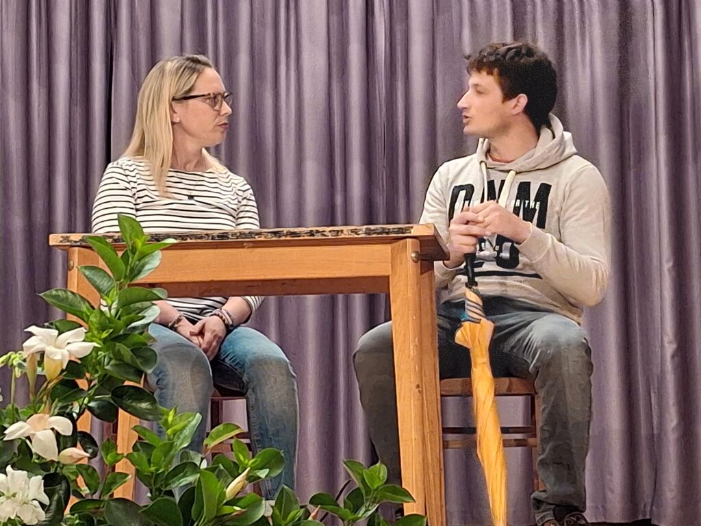 Večer pod Tratarjevo lipo - Zaradi slabega vremena prestavili prireditev v dvorano