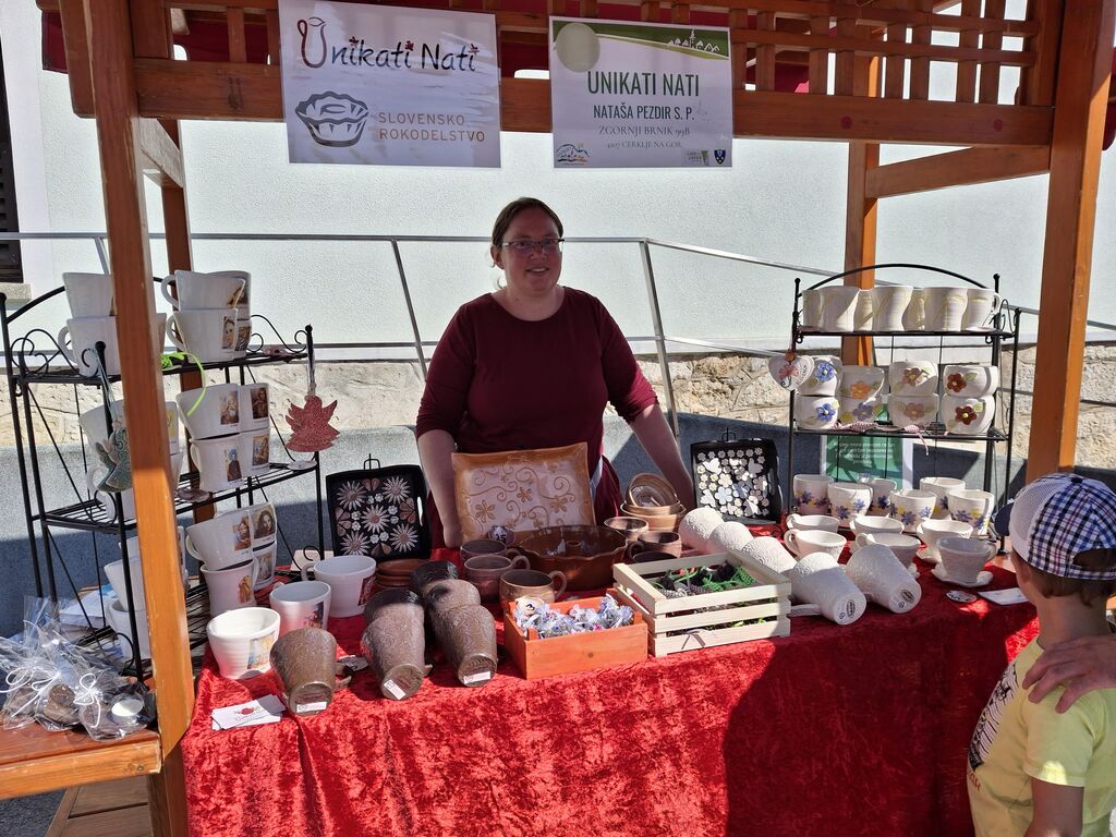 Sobotna cerkljanska tržnica je bila dobro založena