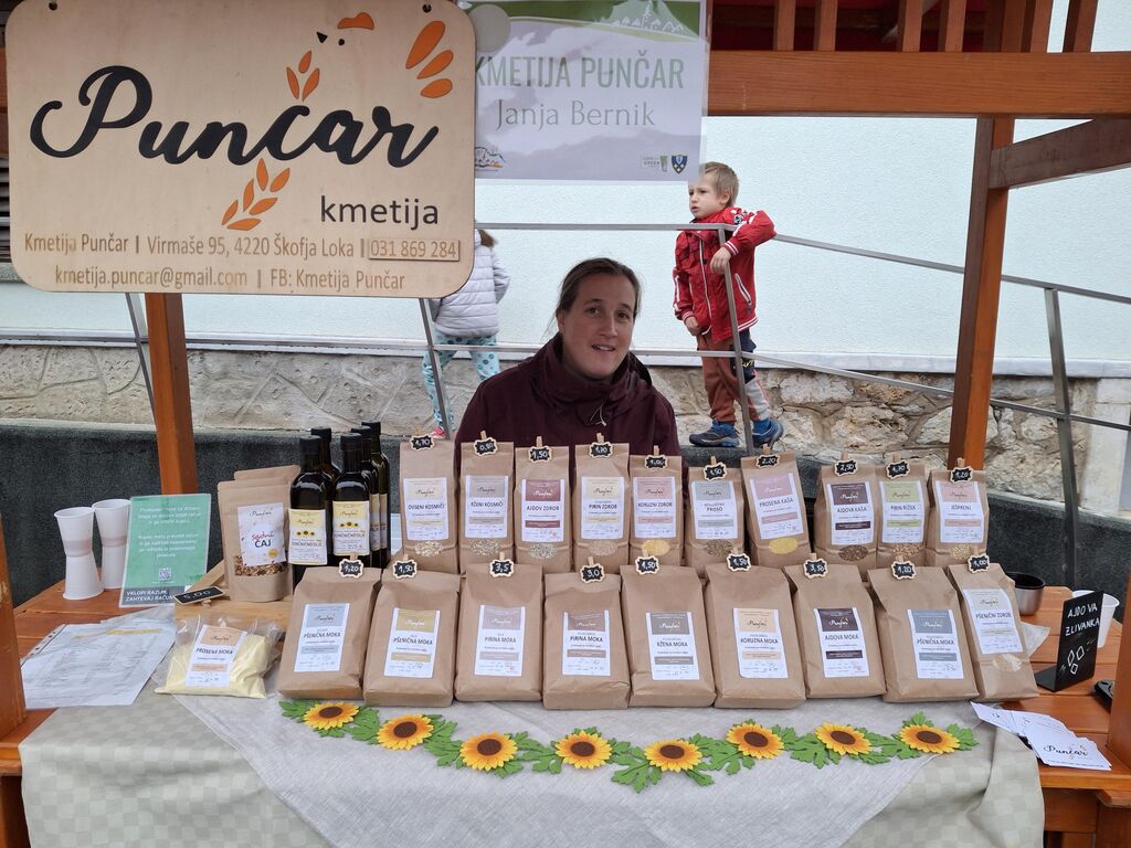 Pestra ponudba na sobotni cerkljanski tržnici