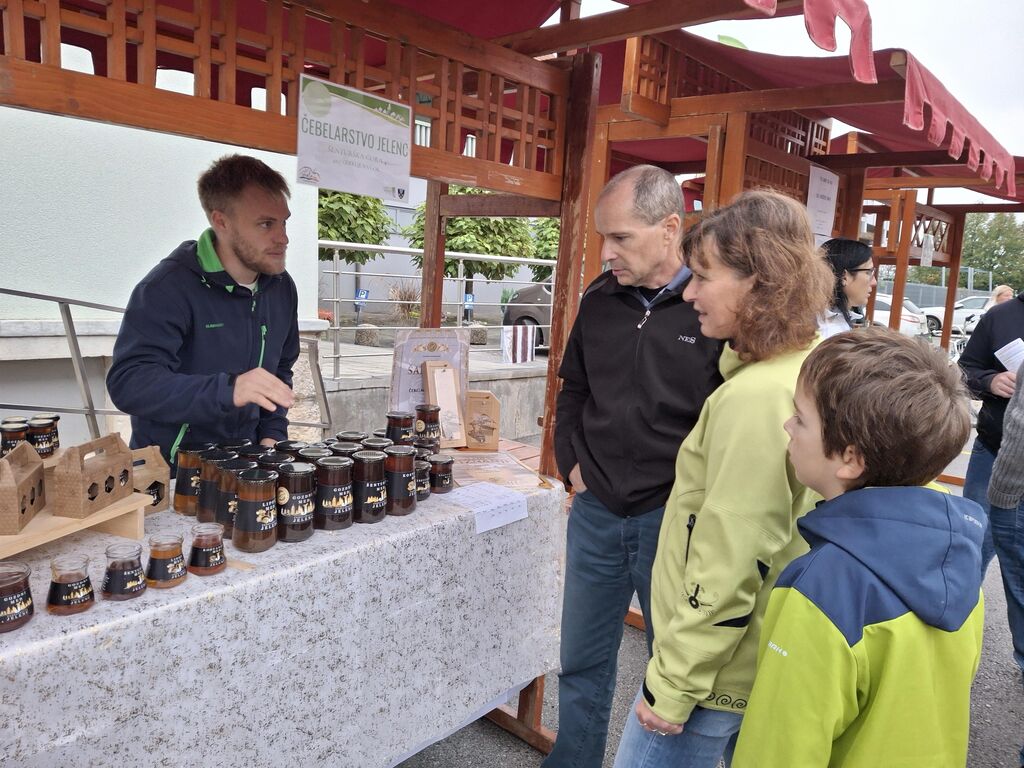 Pestra ponudba na sobotni cerkljanski tržnici
