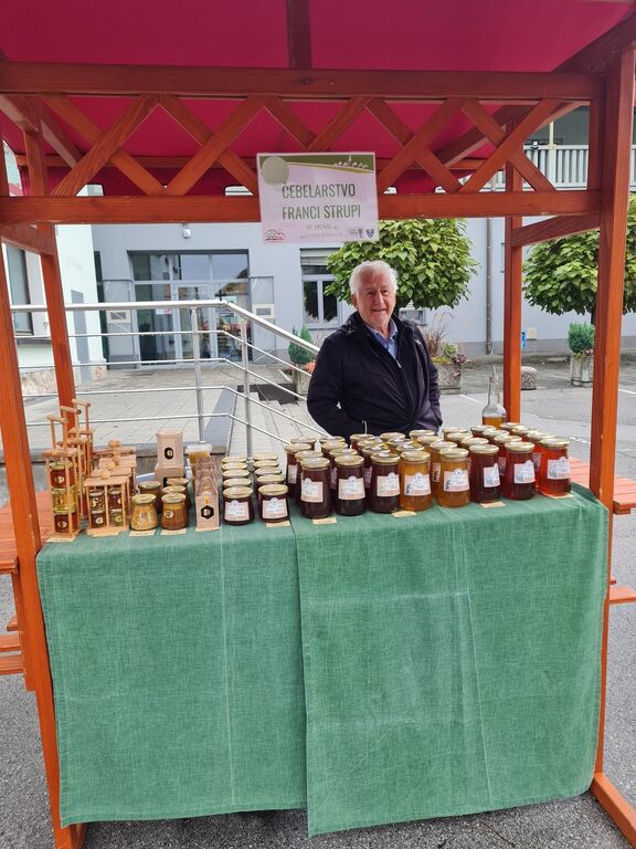 Pestra ponudba na sobotni cerkljanski tržnici