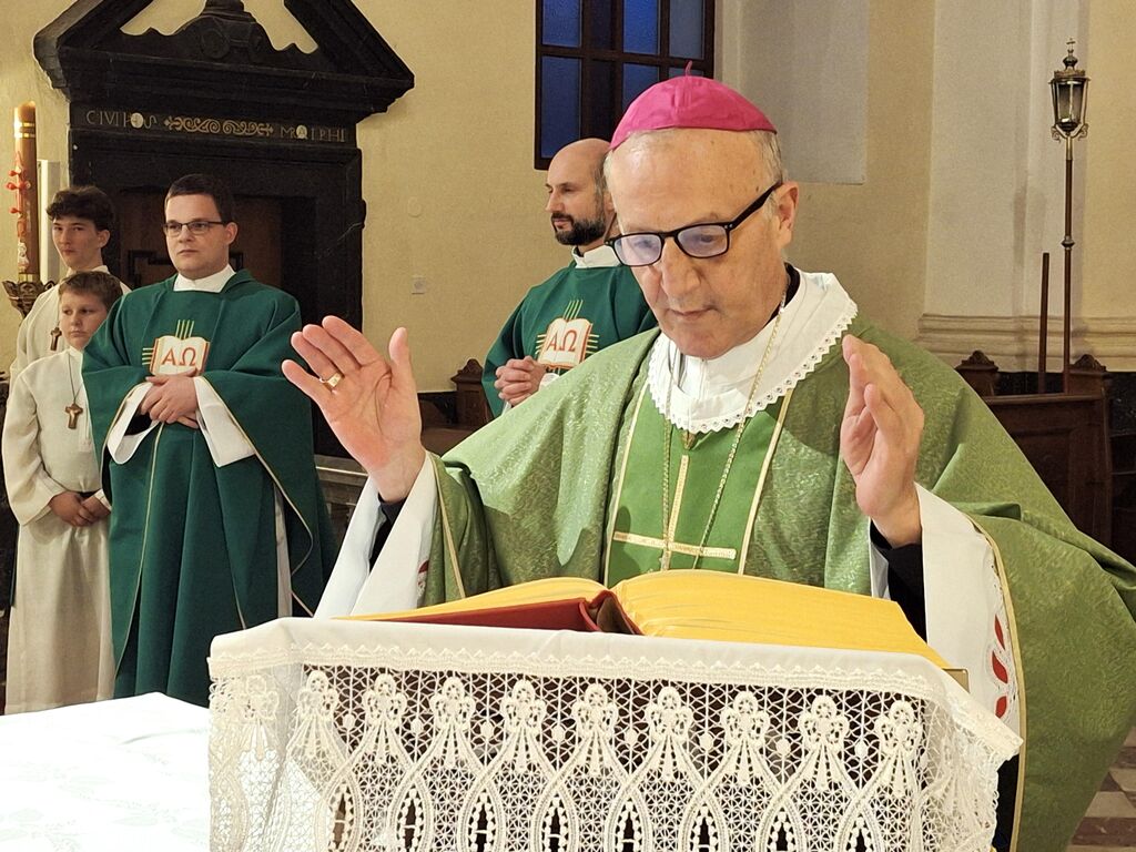 Blagoslovili obnovljeno streho nad župnijsko stavbo