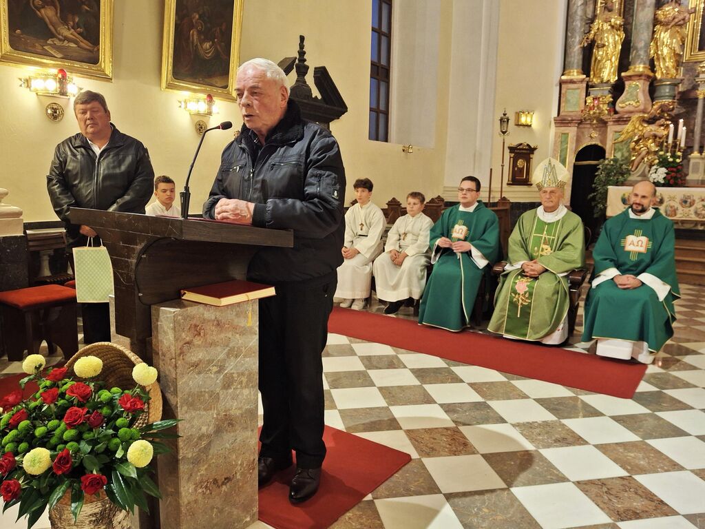 Blagoslovili obnovljeno streho nad župnijsko stavbo