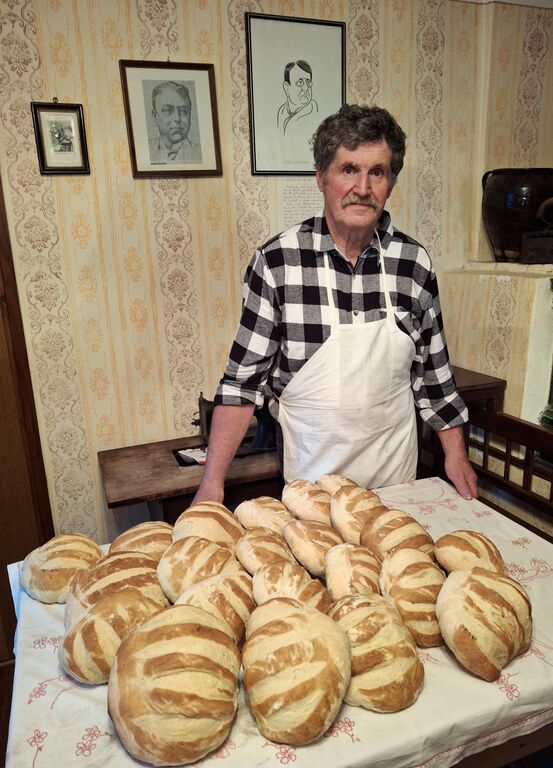 Na Borštnikovi domačiji je Dane Novak po šestih letih spet pekel prešce