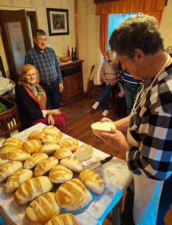 Na Borštnikovi domačiji je Dane Novak po šestih letih spet pekel prešce