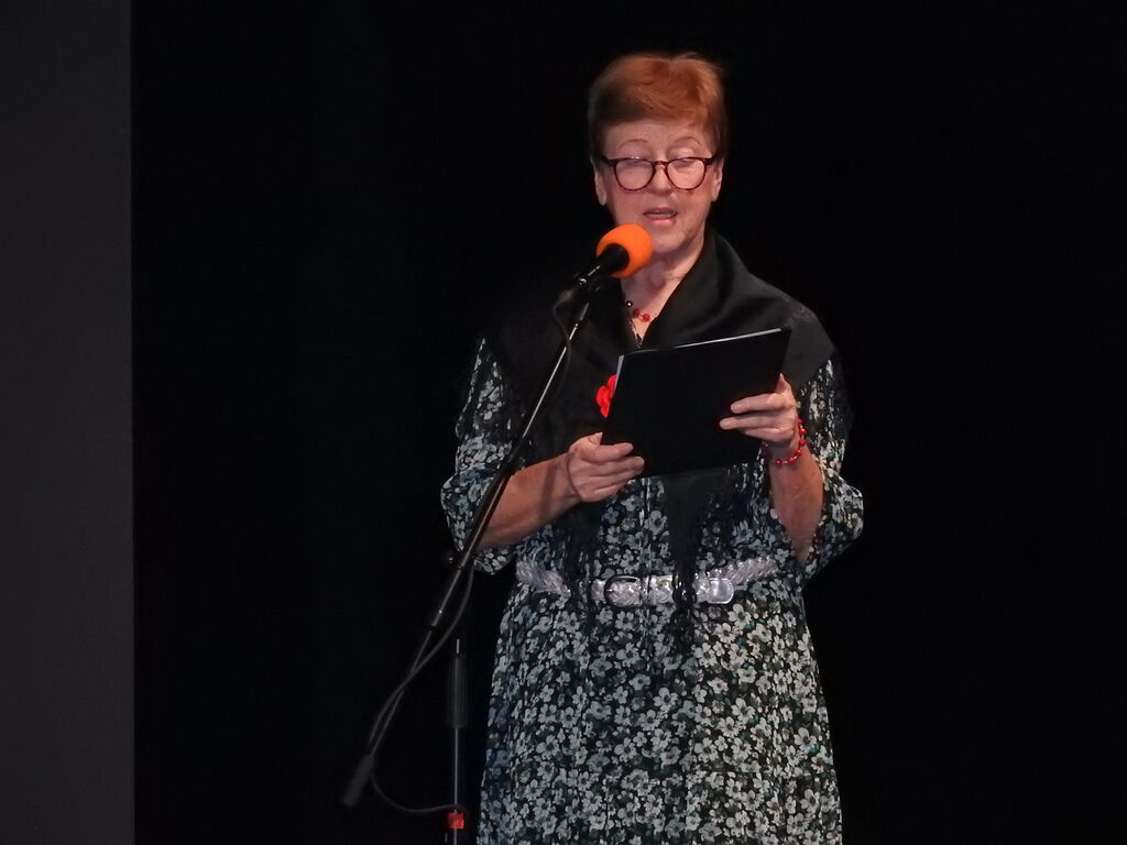 Dvajset let folklore v Cerkljah v glasbi, plesu in petju