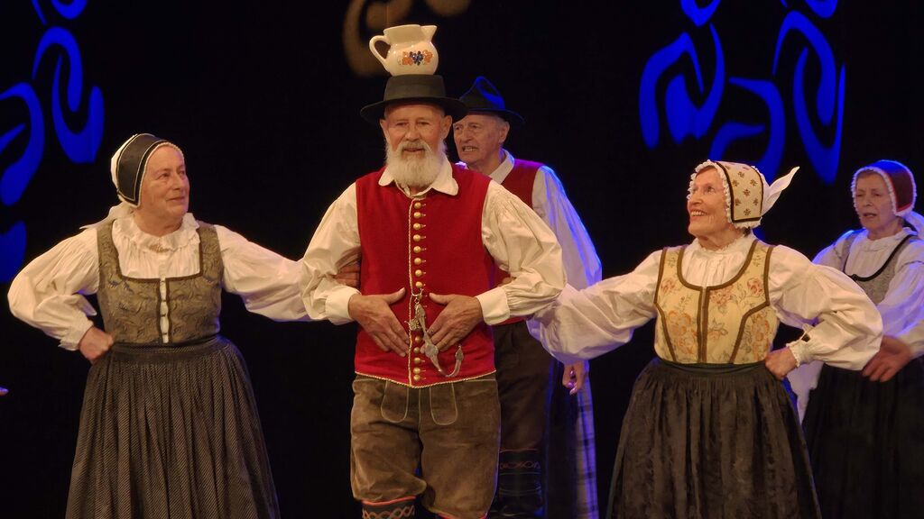 Dvajset let folklore v Cerkljah v glasbi, plesu in petju