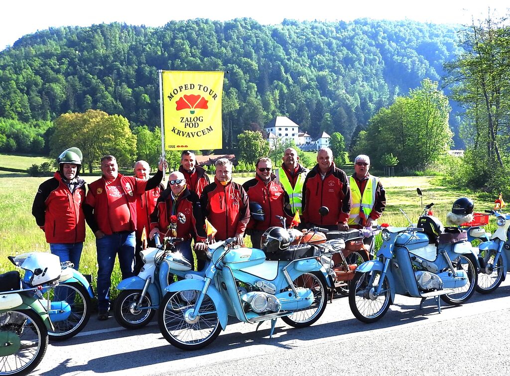 Rekordna udeležba na prvomajski paradni vožnji AMD Cerklje