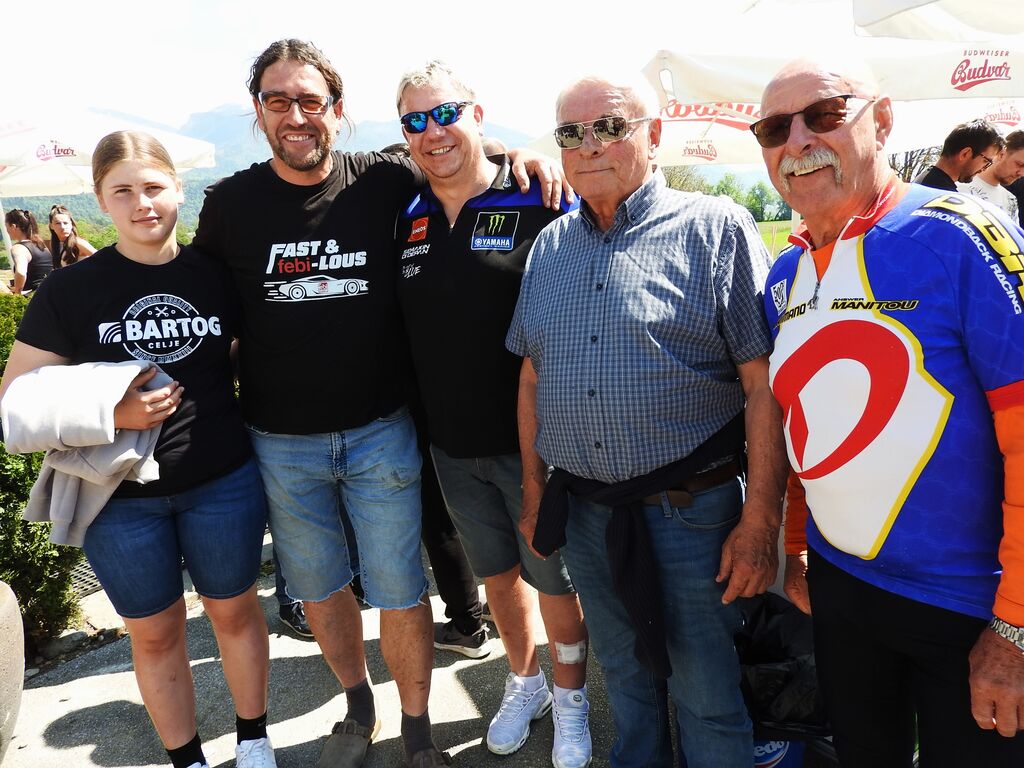 Rekordna udeležba na prvomajski paradni vožnji AMD Cerklje