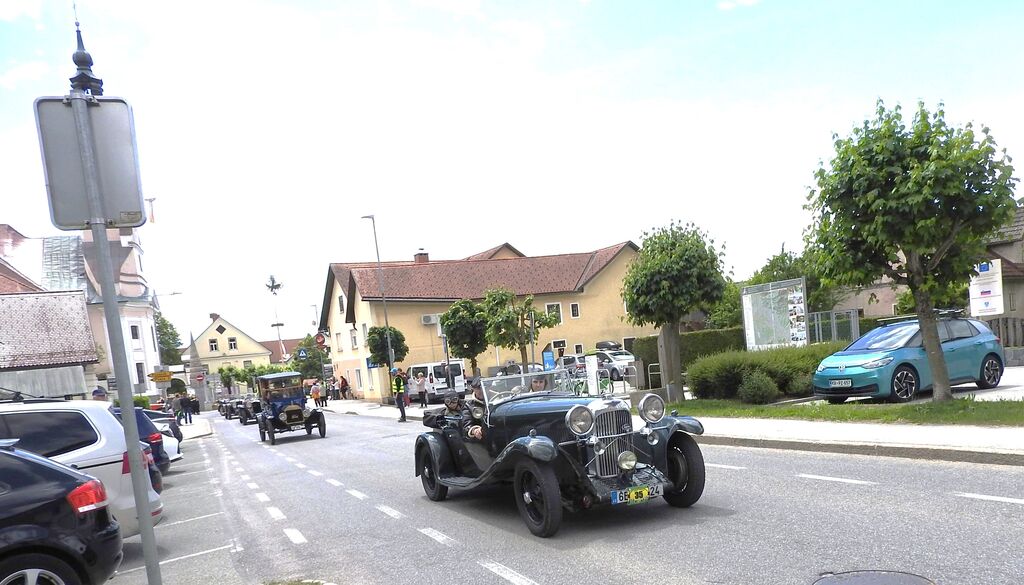 V soboto so starodobniki obiskali občino Cerklje
