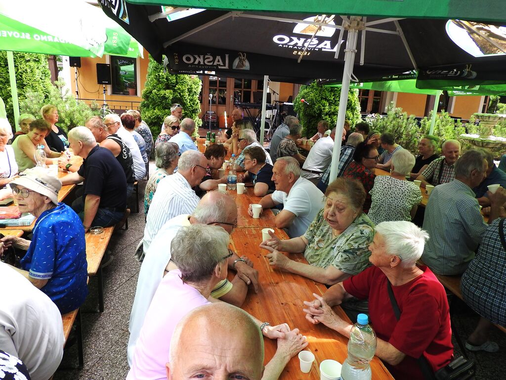 Piknik upokojencev pod Jenkovo lipo dobro obiskan