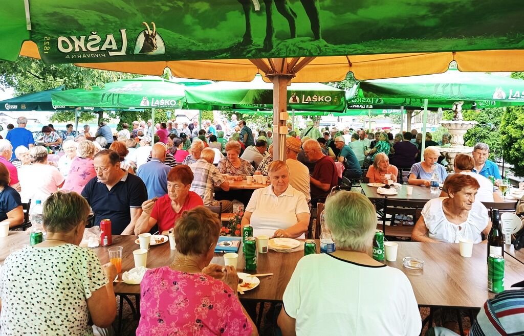 Piknik upokojencev pod Jenkovo lipo dobro obiskan