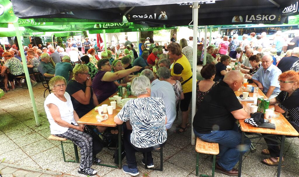 Piknik upokojencev pod Jenkovo lipo dobro obiskan