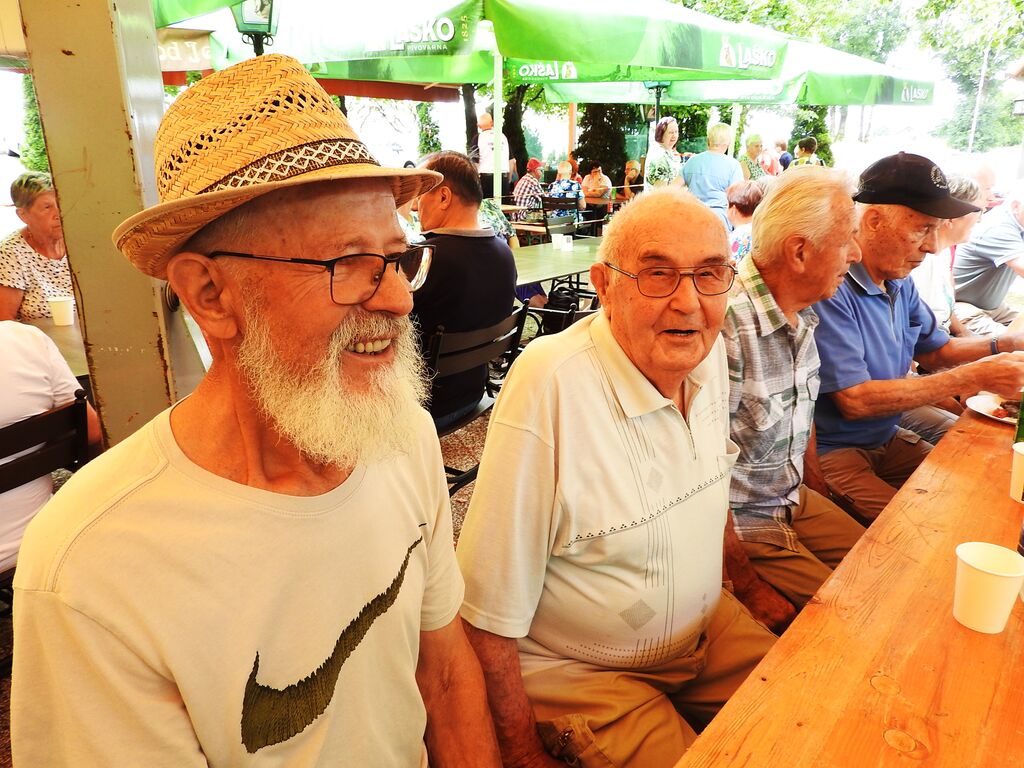 Piknik upokojencev pod Jenkovo lipo dobro obiskan