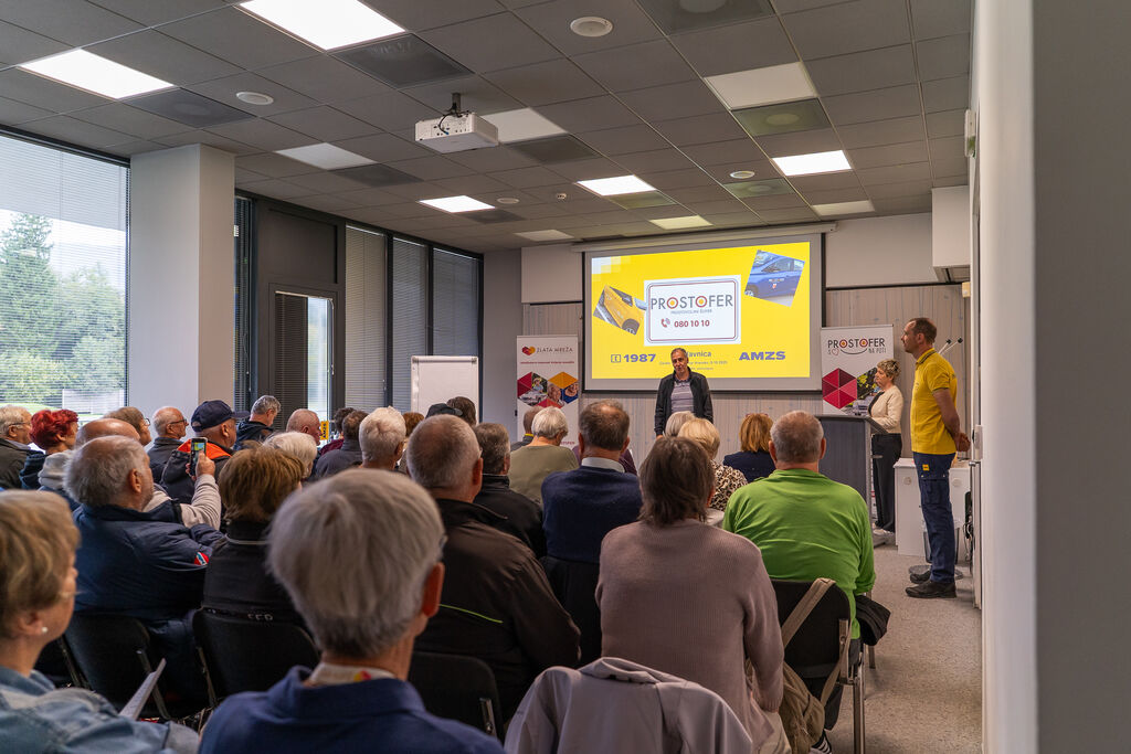 Najprostofer Marjan Boltežar na Vranskem - Prostoferji iz vse Slovenije na Vranskem krepijo varno vožnjo