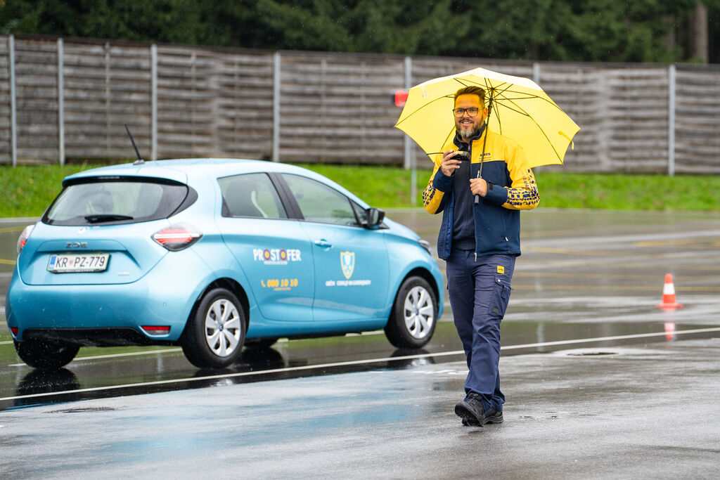 Najprostofer Marjan Boltežar na Vranskem - Prostoferji iz vse Slovenije na Vranskem krepijo varno vožnjo