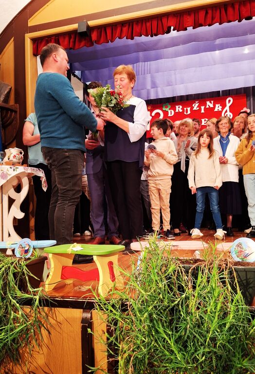 V Adergasu že dvanajstič prepevale družine, ki ohranjajo bogato ljudsko dediščino.