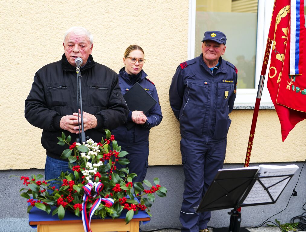 Slavnostni prevzem in blagoslovitev  novega gasilskega vozila v PGD Velesovo