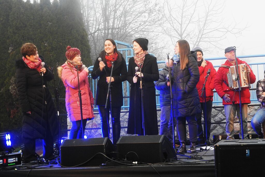 Svetloba sv. Lucije prvič razsvetlila Cerklje