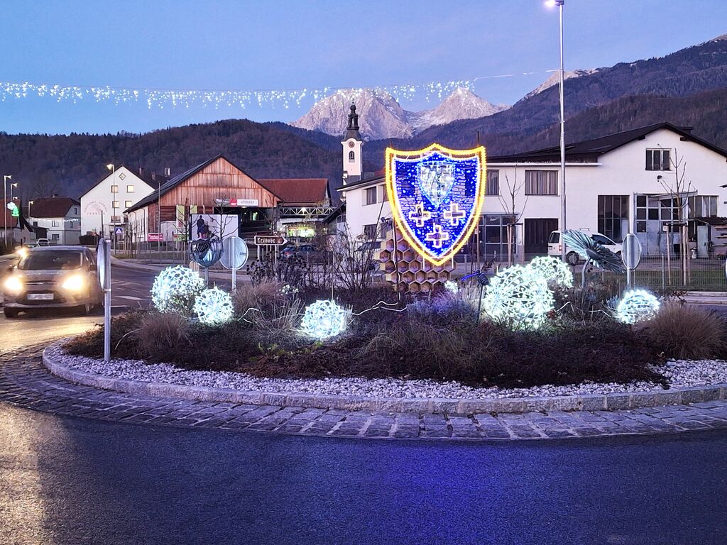 Svetloba sv. Lucije prvič razsvetlila Cerklje