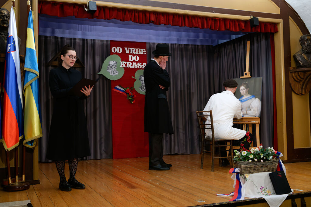 Šopek poezije ob kulturnem prazniku Od Vrbe do Krasa, ki je potekal v dvorani v Adergasu