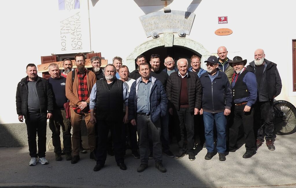 Občni zbor kovačev Slovenije je bil v Borštnikovi domačiji v Cerkljah