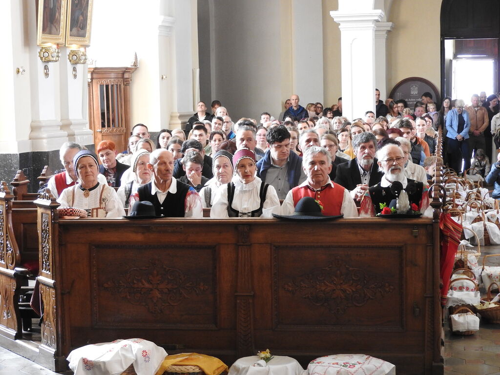 Po petdesetih letih v Cerkljah tretjič nesli jedi k žegnu