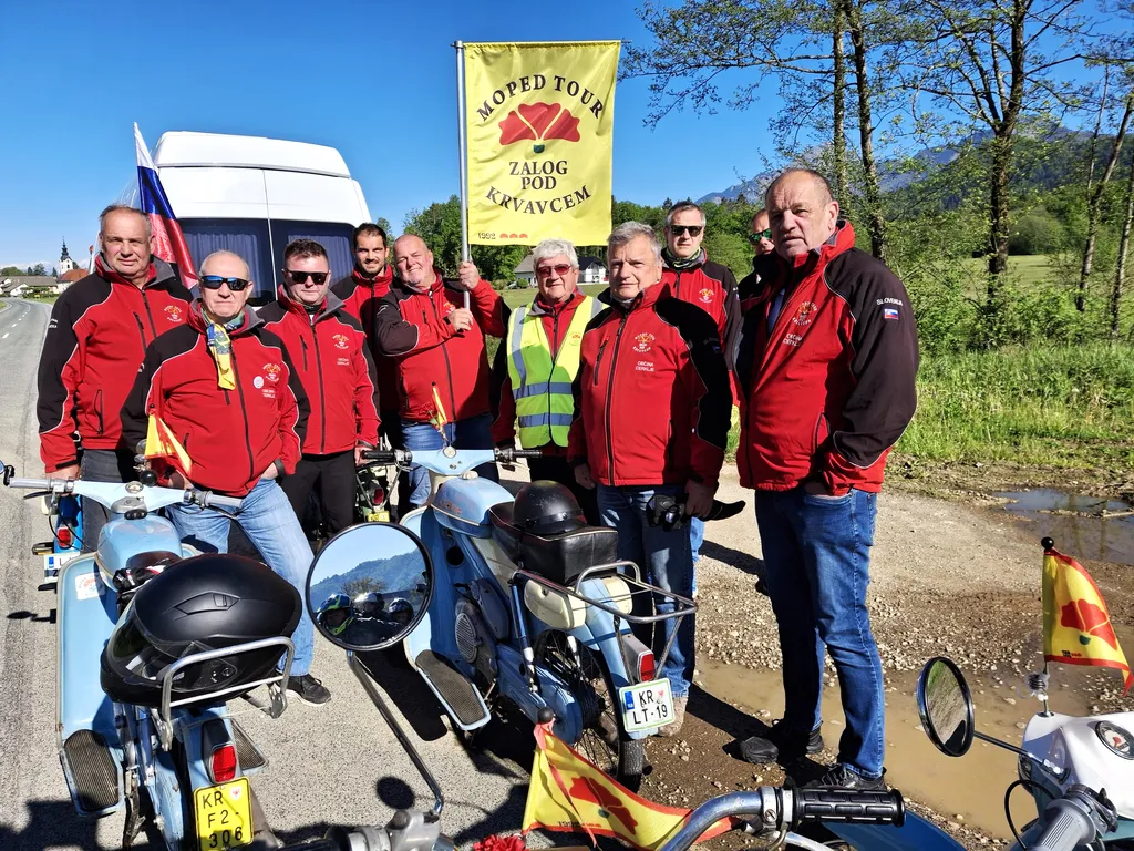 Rekordna udeležba na prvomajski paradni vožnji AMD Cerklje