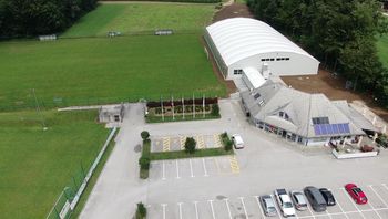 Šotor v Nogometnem centru Velesovo v zaključni fazi