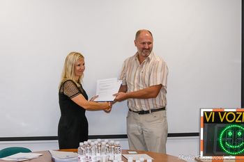 Agencija za varnost prometa podelila 30 občinam prikazovalnike hitrosti