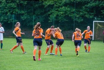 12 ur nogometa za dekleta