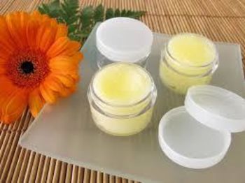 Ustvarjalna delavnica: domači balzam za ustnice