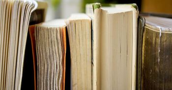 Razstava 10 pravil, kako (ne) ravnati s knjigo