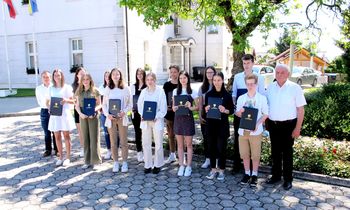 Čestitke in dobre želje za prihodnost  - 13. najboljših učencev OŠ Davorina Jenka Cerklje