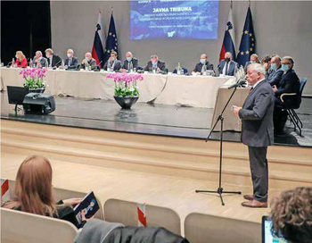 V Cerkljah na Gorenjskem je Vlada RS izpeljala javno tribuno Gorenjskih regij