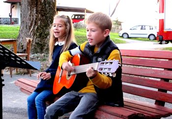 Večer pod Tratarjevo lipo navdušil