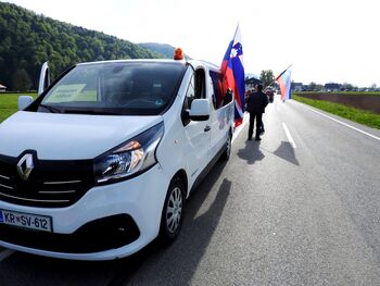 Rekordna udeležba na prvomajski paradni vožnji AMD Cerklje