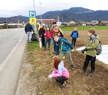 Uspela očiščevalna akcija v občini Cerklje