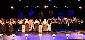 Dvajset let folklore v Cerkljah v glasbi, plesu in petju