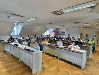 Učenci šolskega parlamenta na obisku pri županu Učenci šolskega parlamenta na obisku pri županu